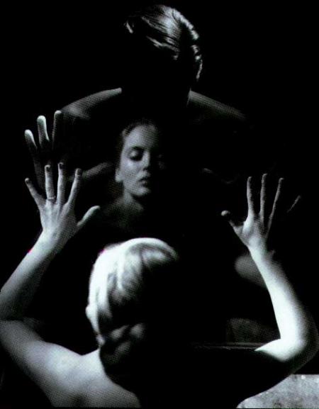 Derri�re le miroir