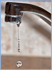 L'eau et le boire du vase