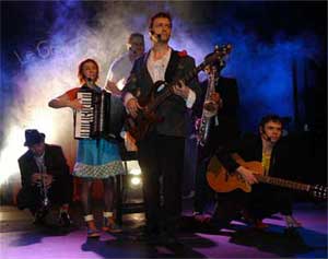 Si vous passez par l�... la rumeur monte !